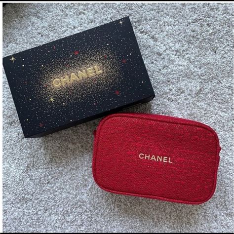 chanel makeup bag canada|chanel gift with purchase bag.